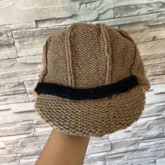 Nirvanna Designs || Women’s Handmade 100% Wool Brown Black Beanie Winter Hat - Picture 1 of 4